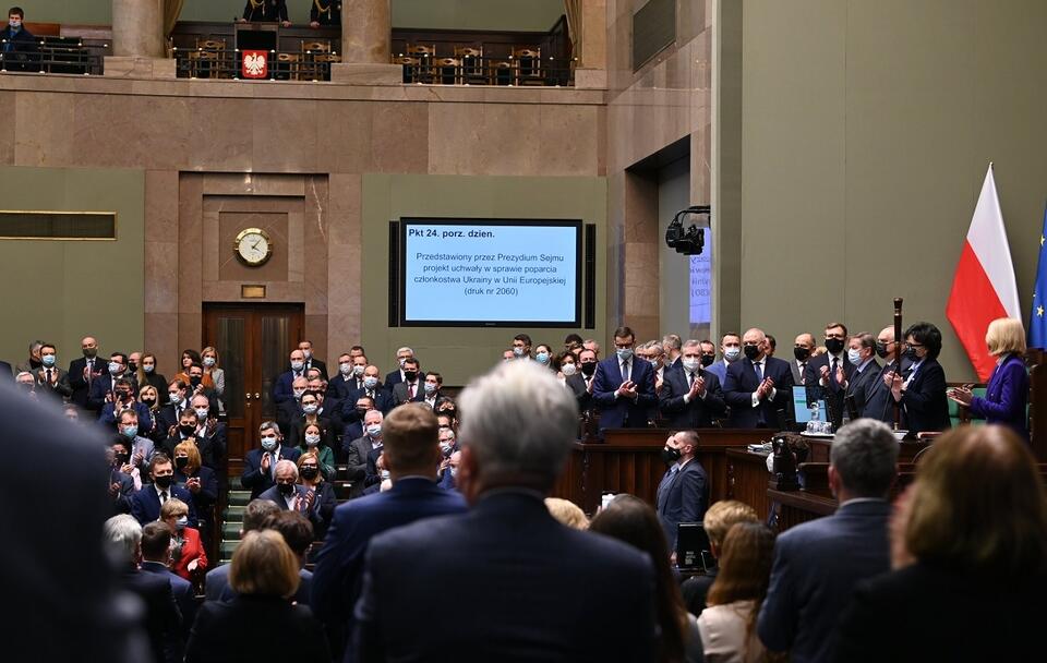 Uchwała przyjęta przez aklamację! / autor: Twitter/Sejm RP