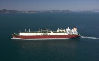 Gazowiec z ładunkiem LNG z Kataru do gazoportu w Świnoujściu wypłynął w rejs do Polski