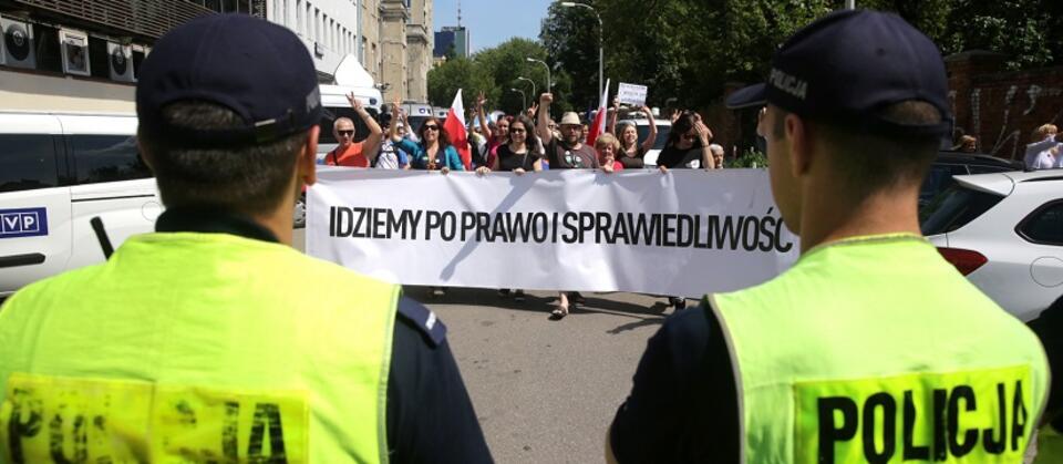 demonstracja pod siedzibą PiS / autor: PAP