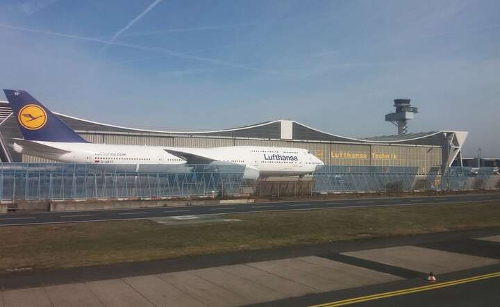 Piloci niemieckich linii lotniczych Lufthansa przeprowadzą w czwartek całodniowy strajk / autor: Fratria / MK
