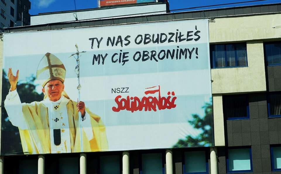 Baner w obronie św. Jana Pawła II, Gdańsk 2023 / autor: Fratria