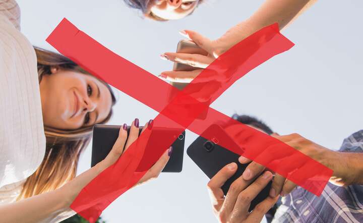 Włochy: całkowity zakaz używania smartfonów w szkołach