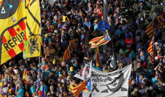Barcelona w rękach demonstarntów. Żądają uwolnienia więźniów i niepodległości