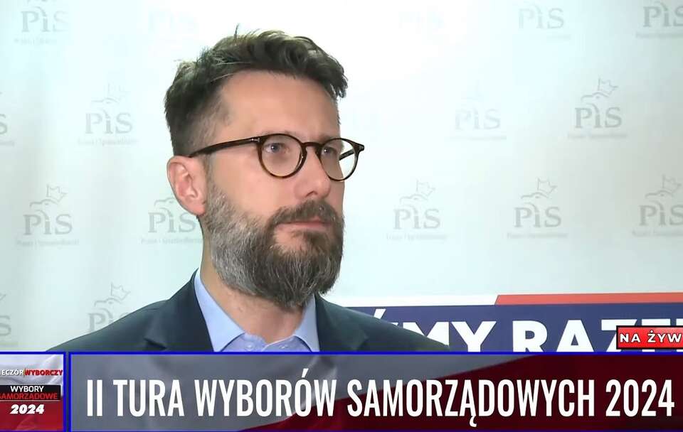 Poseł PiS Radosław Fogiel podczas wieczoru wyborczego w Radomiu po II turze wyborów samorządowych / autor: Telewizja wPolsce