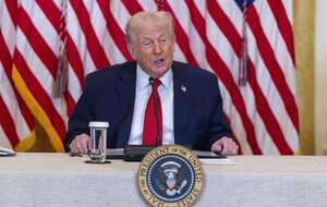 Prezydent USA Donald Trump powiedział w piątek, że może wprowadzić cła na towary z państw, które będą się sprzeciwiać pozyskaniu Grenlandii przez Stany Zjednoczone. / autor: Fratria