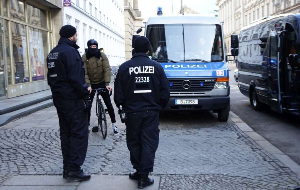 Podpalił kobietę w tramwaju. Niemiecka policja szuka sprawcy