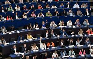 Eurodeputowani na sali obrad Parlamentu Europejskiego w Strasburgu / autor: PAP/Wiktor Dąbkowski