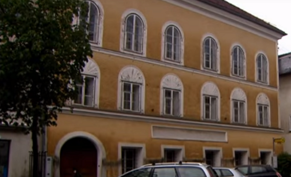 Dom Adolfa Hitlera w Braunau am Inn / autor: Screen/You Tube/Euronews