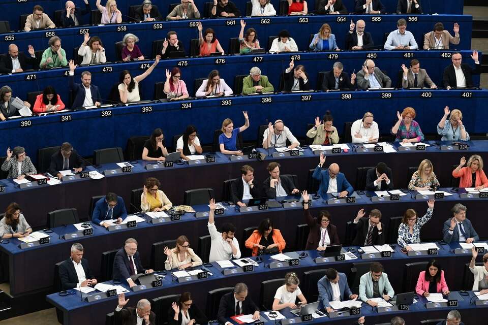 Eurodeputowani na sali obrad Parlamentu Europejskiego w Strasburgu / autor: PAP/Wiktor Dąbkowski
