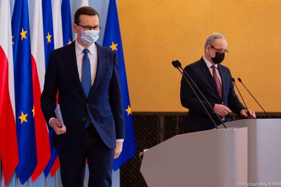 Premier Mateusz Morawiecki i minister zdrowia Adam Niedzielski / autor: Fratria