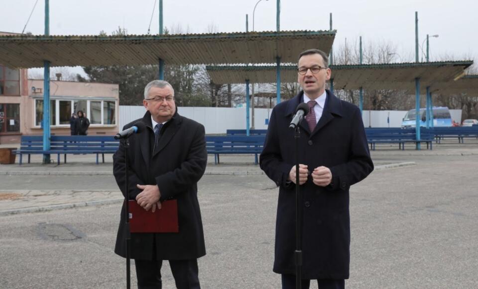 Premier Mateusz Morawiecki i minister infrastruktury Andrzej Adamczyk / autor:  	PAP/Paweł Supernak