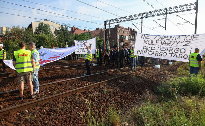 Związkowcy ze Śląsko-Dąbrowskiej "Solidarności" zablokowali, 3 września tory kolejowe w Katowicach / autor: PAP/ Michał Meissner