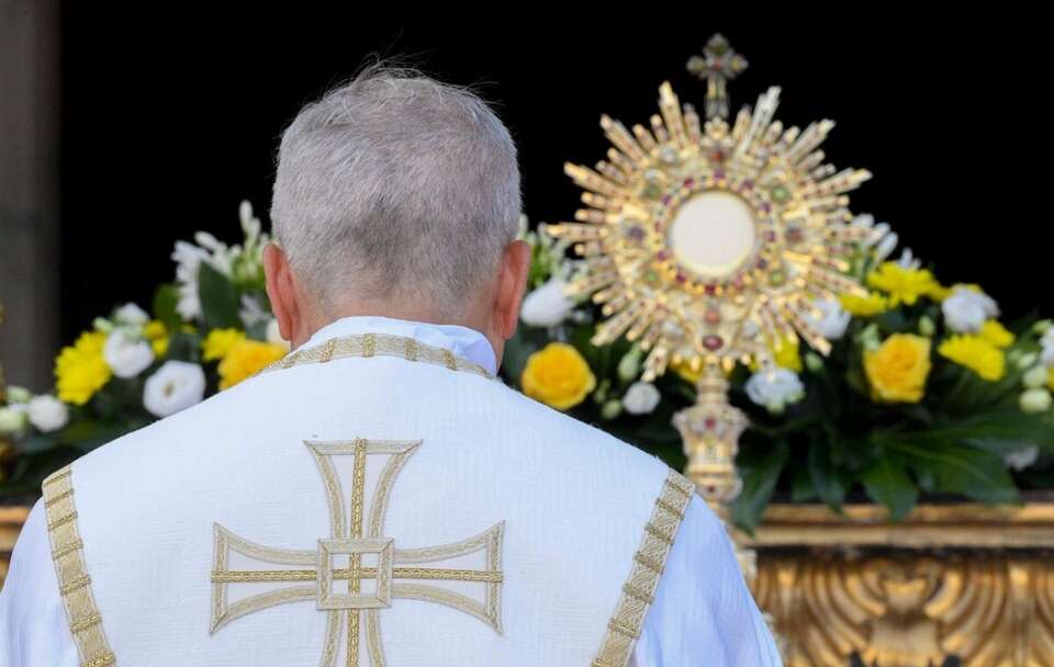 Adoracja Najświętszego Sakramentu  / autor: Vatican Media 