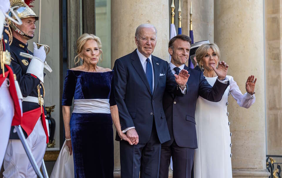 Jill Biden, prezydent USA Joe Biden, prezydent Francji Emmanuel Macron i Brigitte Macron / autor: PAP/EPA/CHRISTOPHE PETIT TESSON