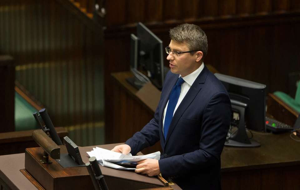 Marcin Warchoł (PiS) na mównicy sejmowej / autor: Fratria