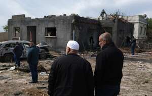 Widok po irańskim ostrzale w miejscowości Zarzir w Izraelu. / autor: PAP/EPA