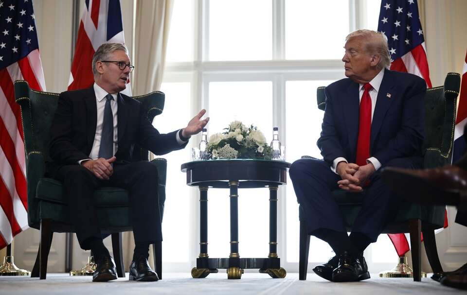 Keir Stramer i Donald Trump / autor: EPA/TOLGA AKMEN / POOL Dostawca: PAP/EPA.