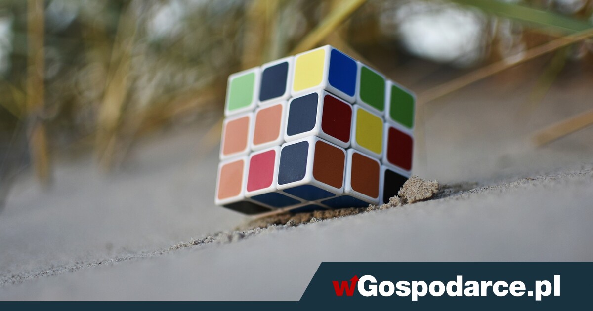 Najmniejsza Kostka Rubika Na świecie Najmniejsza na świecie kostka Rubika - wGospodarce.pl