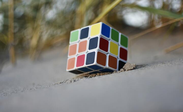 Najmniejsza na świecie kostka Rubika