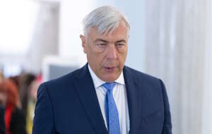 Na zdjęciu Roman Giertych na sejmowym korytarzu / autor: Fratria