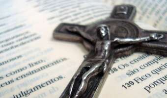 Sensacyjne informacje po synodzie: Dlaczego niektóre episkopaty chciały komunii dla rozwodników? Chodziło o ekonomię