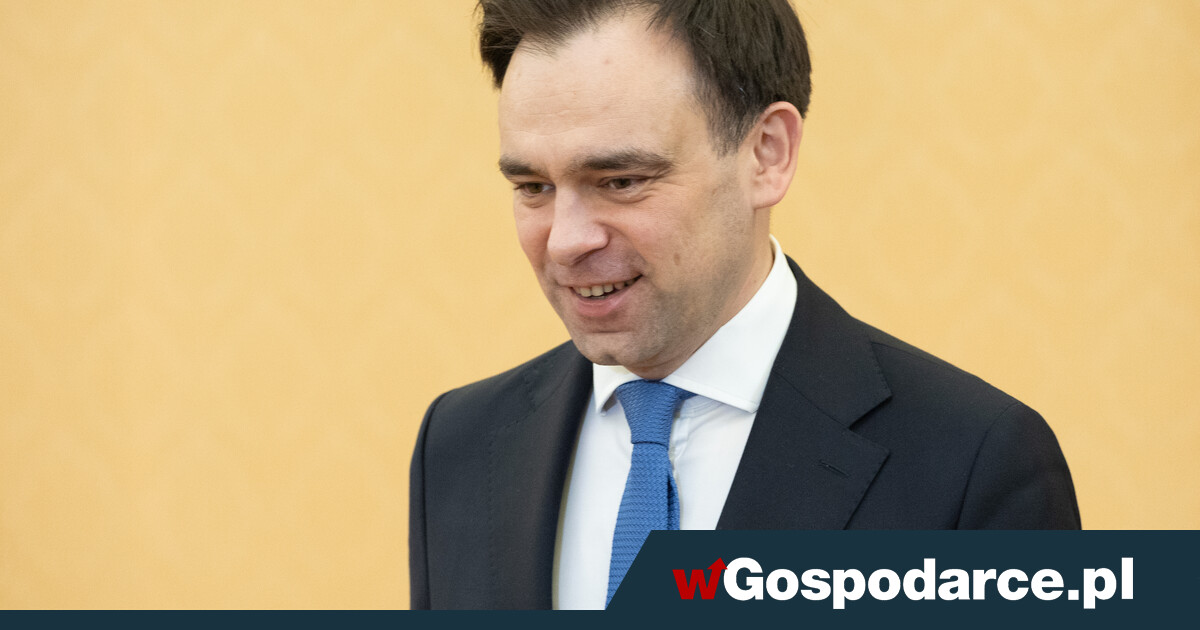 Domański nie ustąpi. Chce, by Polacy zapłacili więcej za napoje i alkohol