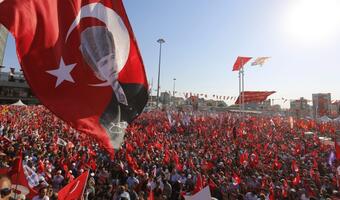 Setki tysięcy ludzi na placu Taksim w Stambule w obronie świeckiej demokracji