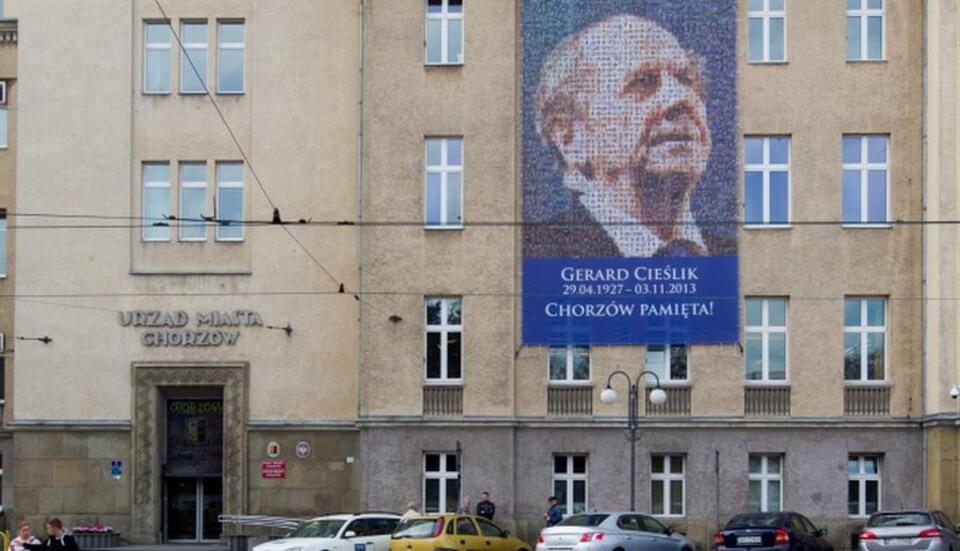 Fot. PAP/Andrzej Grygiel/Portret Cieślika upamiętniający jego rocznicę śmierci 
