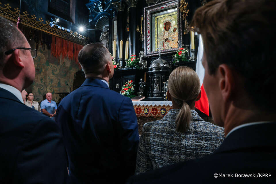 The First woman  goes to Paris. A unique mission!