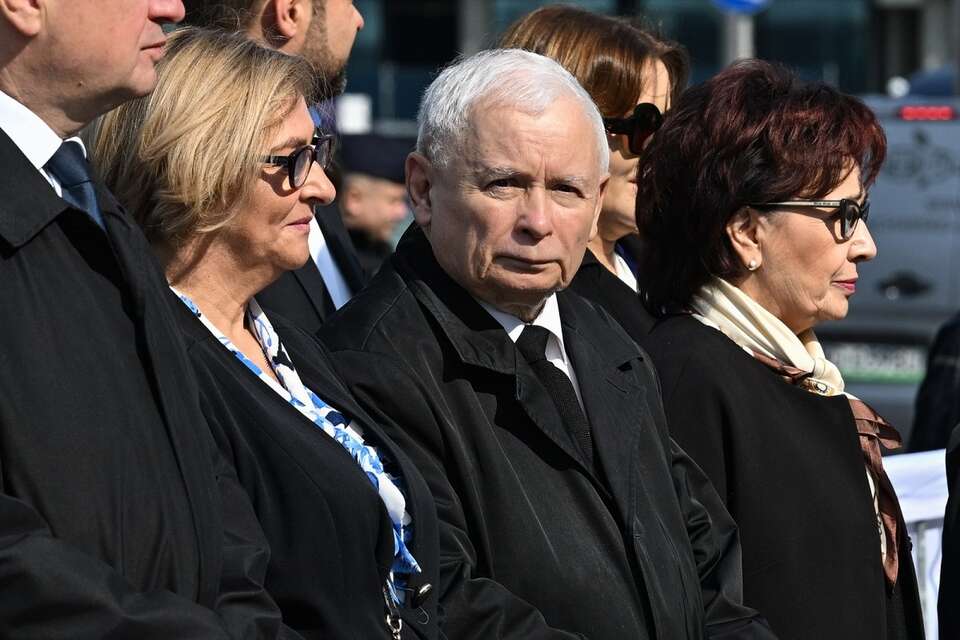 Prezes PiS Jarosław Kaczyński na obchodach miesięcznicy katastrofy smoleńskiej / autor: PAP/Radek Pietruszka