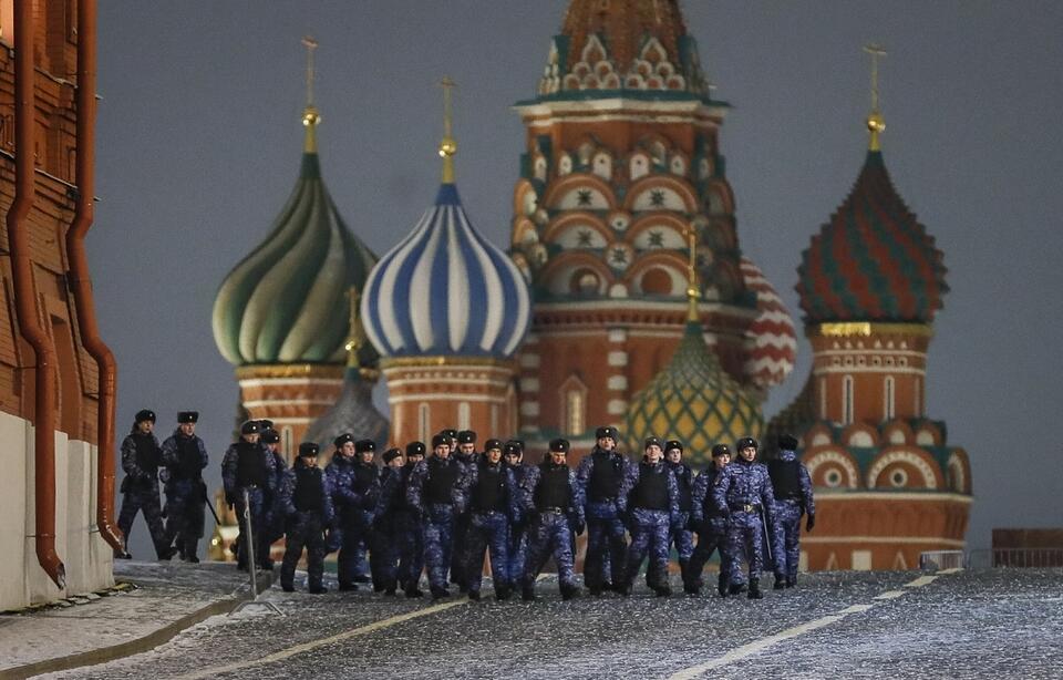 Rosyjska policja na Placu Czerwony w Moskwie / autor: PAP/EPA