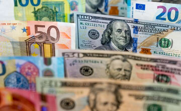 Na szerokim rynku ciekawe rzeczy dzieją się na głównej parze walutowej globu. Euro względem amerykańskiej waluty nieprzerwanie drożeje od 24 listopada / autor: Fratria / AS