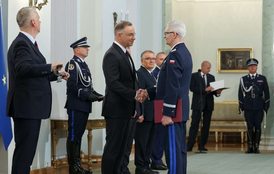 Prezydent wręczył nominacje generalskie oficerom policji
