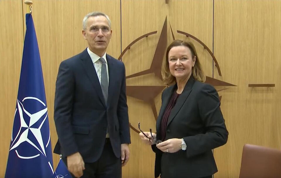 NATO signing ceremony for a major new investment in artillery ammunition / autor: screenshotYouTube/NATO News
