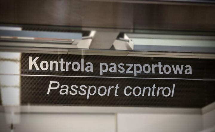 Kontrola paszportowa / autor: Straż Graniczna Warszawa-Okęcie