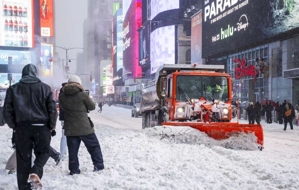 W USA z powodu ekstremalnej zimy odwołano 25 stycznia 17 tys. lotów, najwięcej od czasu pandemii Covid-19 / autor: EPA/OLGA FEDOROVA Dostawca: PAP/EPA.
