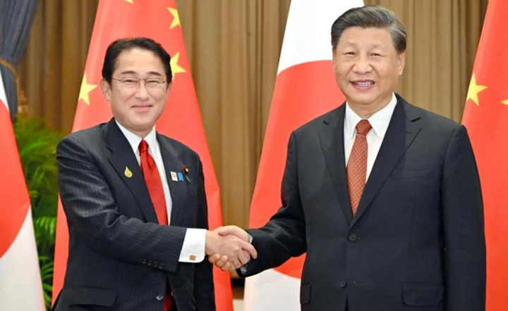przywódcy Japonii i Chin Fumio Kishida i Xi Jinping / autor: Zhang Meifang张美芳/ Tt