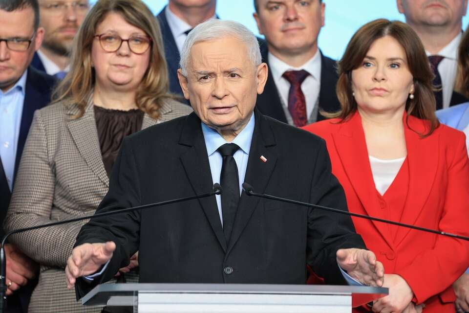 Prezes PiS Jarosław Kaczyński podczas konferencji prasowej polityków PiS w siedzibie partii w Warszawie / autor: PAP/Szymon Pulcyn