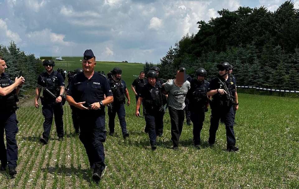 Podejrzany o zabójstwo w Mierzawie zatrzymany przez policję / autor: X/@MKierwinski
