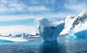 Antarktyda topnieje szybciej