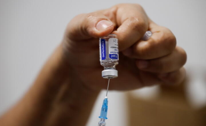 Szczepienia przeciwko COVID-19 / autor: PAP/EPA/Nathalia Aguilar
