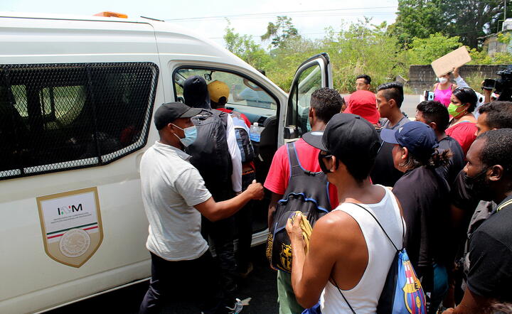 Migranci meksykańscy chcący dostać się do USA / autor: PAP/EPA/Juan Manuel Blanco