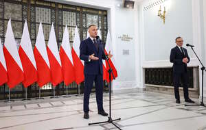 Żołnierz Tuska zakłócił konferencję prezydenta. Nawrocki i Leśkiewicz udzielili lekcji. "To nie jest regionalna konferencja KO. Zachowujmy kulturę". Na zdjęciu prezydent Nawrocki i rzecznik Leśkiewicz / autor: PAP/Albert Zawada