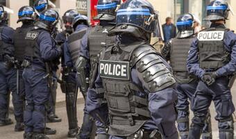 Francja: Policja walczy o kontrolę nad zakazanymi strefami
