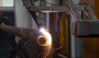 Przemysł wciąż pod kreską, ale są i iskry ożywienia