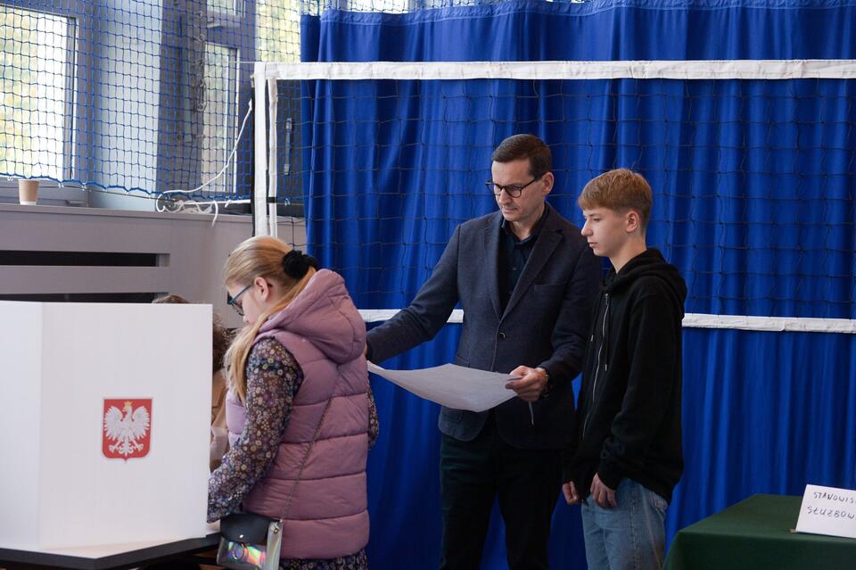 Prime Minister Mateusz Morawiecki at the voting point / autor: PAP/EPA