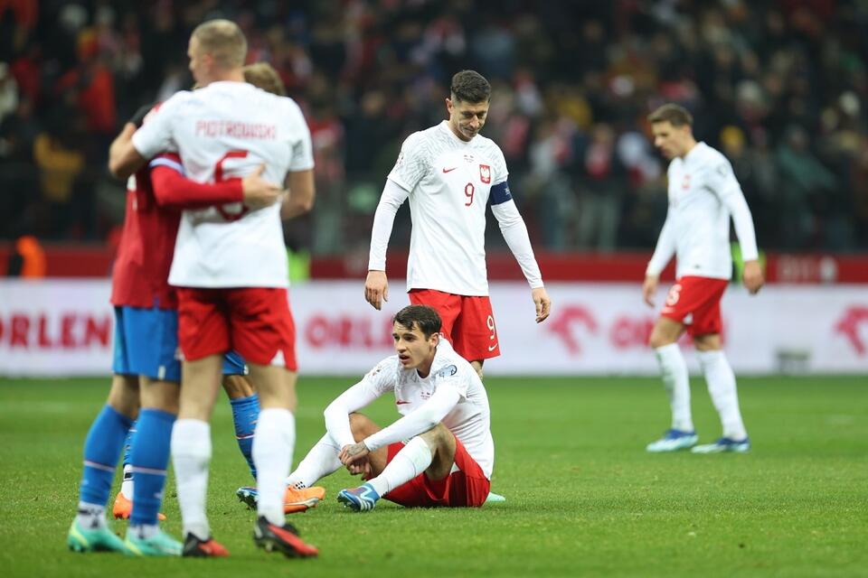Polacy po meczu grupy E eliminacji piłkarskich mistrzostw Europy z Czechami w Warszawie / autor: PAP/Leszek Szymański