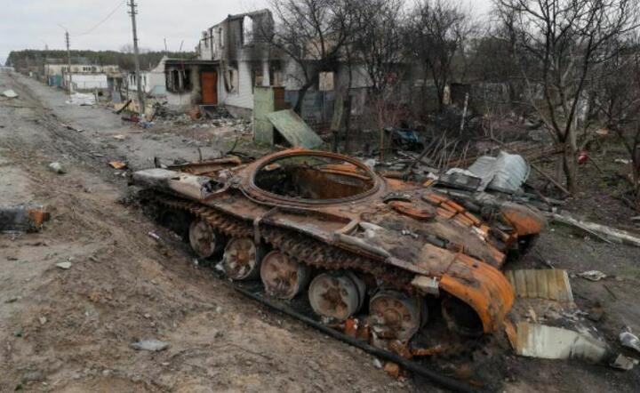wrak rosyjskiego czołgu w Ukrainie / autor: fotoserwis PAP