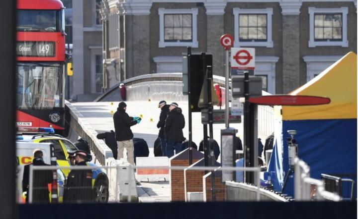 Po ataku terrorysty na London Bridge / autor: PAP/EPA/FACUNDO ARRIZABALAGA