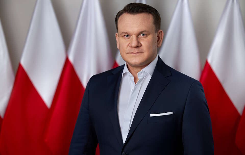 Tarczyński: Tusk odpowiada za przyjęcie Paktu Migracyjnego